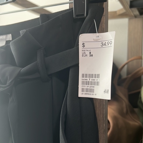 H&M tie-front pants. NWT, never worn. Black size 8 - Picture 4 of 4